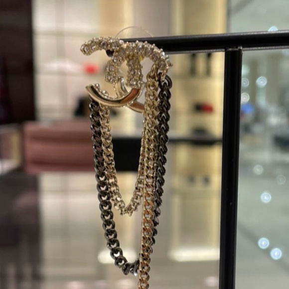 Earrings - Picture 3 of 7